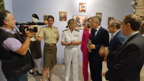 Mujeres de Uniforme — imagen 100