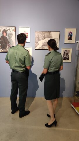 Mujeres de Uniforme — imagen 104