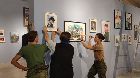 Mujeres de Uniforme — imagen 26
