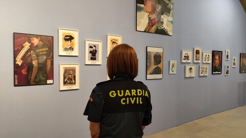 Mujeres de Uniforme — imagen 30