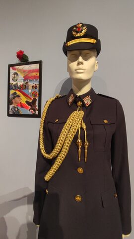 Mujeres de Uniforme — imagen 54