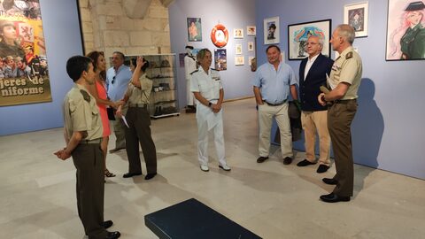 Mujeres de Uniforme — imagen 79