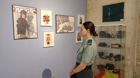 Mujeres de Uniforme — imagen 81