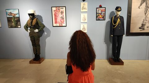 Mujeres de Uniforme — imagen 84