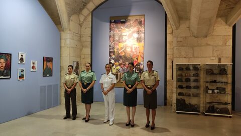Mujeres de Uniforme — imagen 88