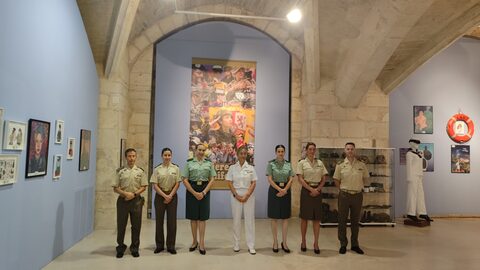 Mujeres de Uniforme — imagen 89