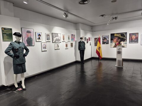 Fotografía 30 de la exposición Mujeres de Uniforme en Guadalajara