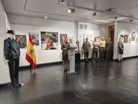 Fotografía 32 de la exposición Mujeres de Uniforme en Guadalajara