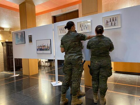 Fotografía 1 de la exposición Mujeres de Uniforme en el Palacio de Villahermosa (Huesca)