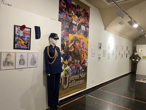 Fotografía 11 de la exposición Mujeres de Uniforme en el Palacio de Villahermosa (Huesca)