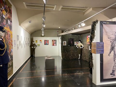 Fotografía 19 de la exposición Mujeres de Uniforme en el Palacio de Villahermosa (Huesca)