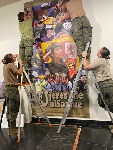 Fotografía 36 de la exposición Mujeres de Uniforme en el Palacio de Villahermosa (Huesca)