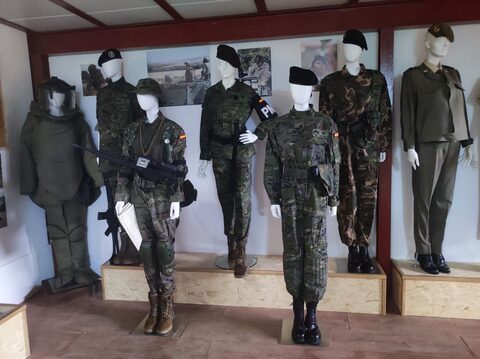 Fotografía 38 de la Sala Histórica Mujeres de Uniforme en Navaleno (Soria)