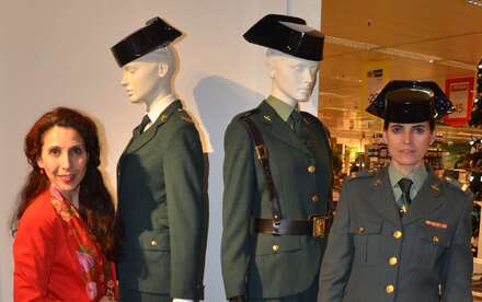Primeros uniformes de la mujer en la Guardia Civil